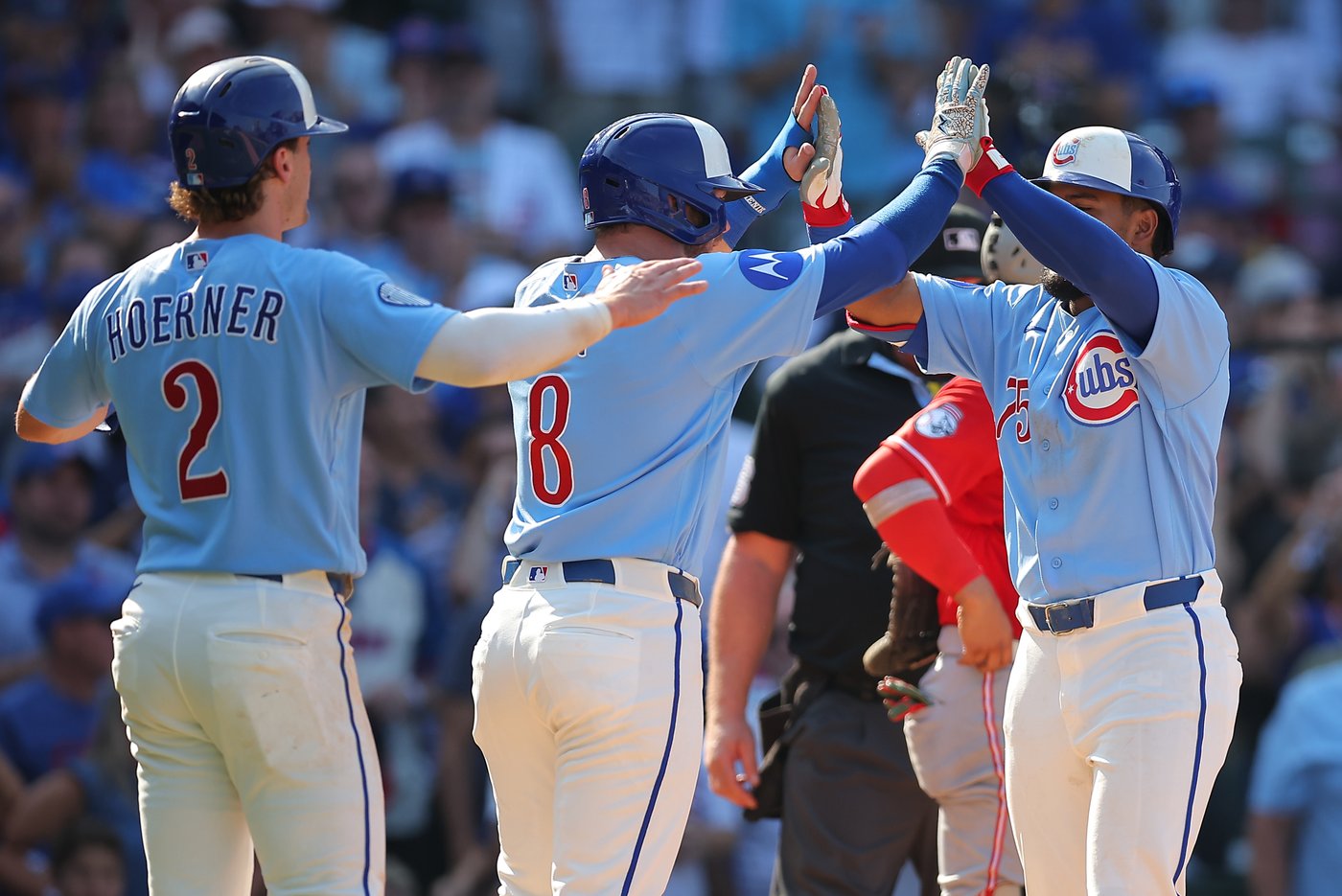 Reds hit 4 homers, score 9 unanswered runs to beat wild card-leading Cubs 10-8 | iNFOnews.ca Reds hit 4 homers, score 9 unanswered runs to beat wild card-leading Cubs 10-8 | iNFOnews.ca