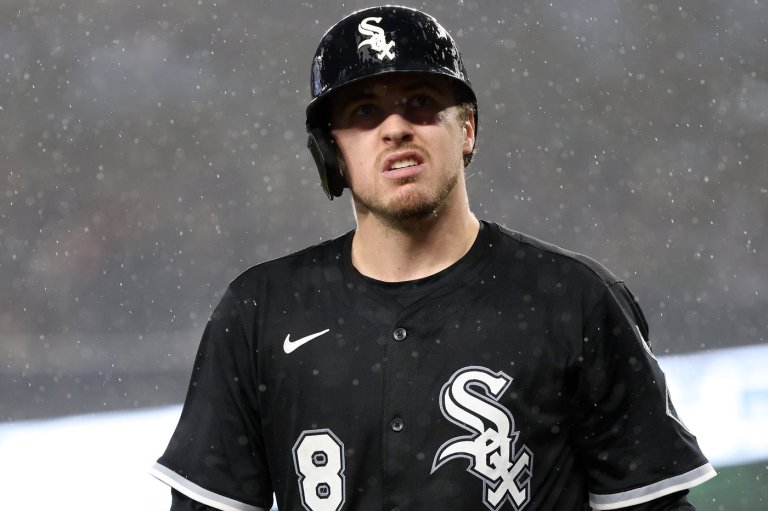 White Sox catcher Kyle Teel tweaks his right knee while on a minor league rehab assignment | iNFOnews.ca