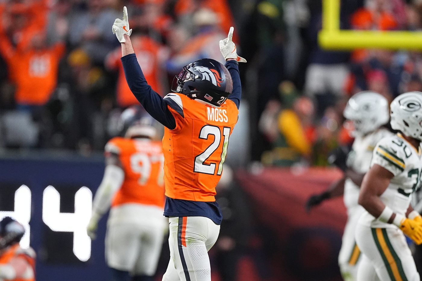 Broncos cornerback Riley Moss hasn't been able to shake his reputation for being handsy | iNFOnews.ca