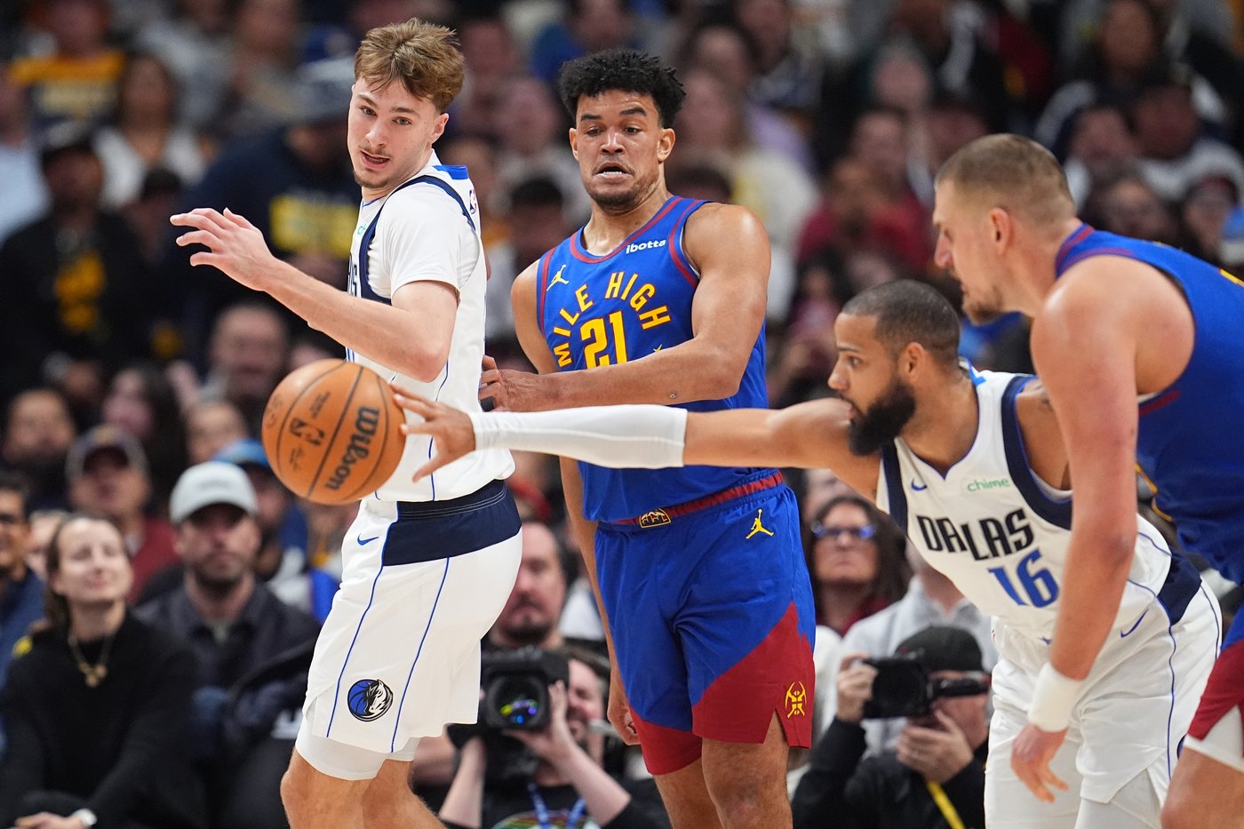 Anthony Davis has 32 points as Mavericks beat Nuggets 131-121 | iNFOnews.ca