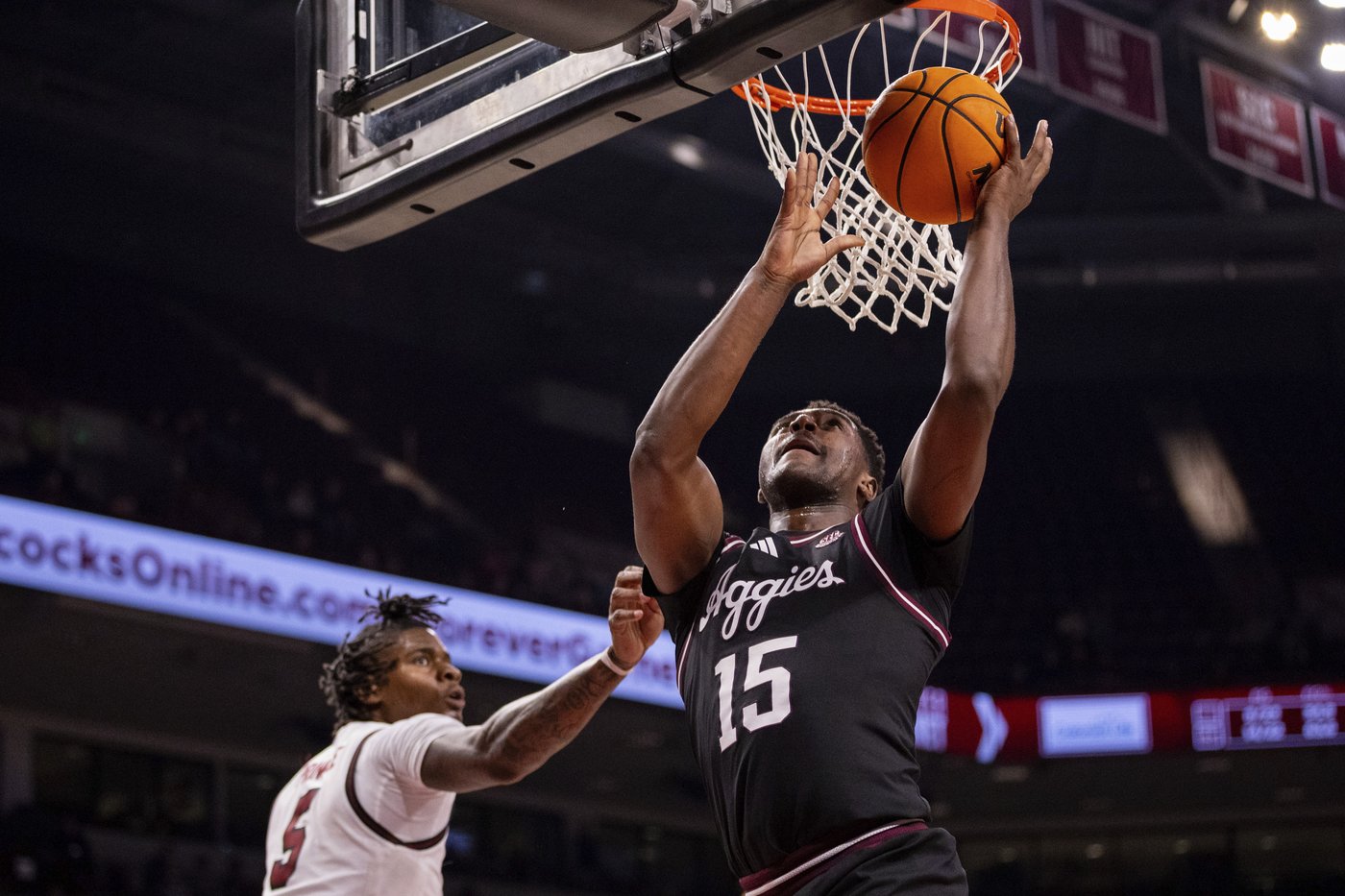 Taylor scores 25 points with 7 3-pointers to lead No. 13 Aggies to 76-72 victory over Gamecocks | iNFOnews.ca