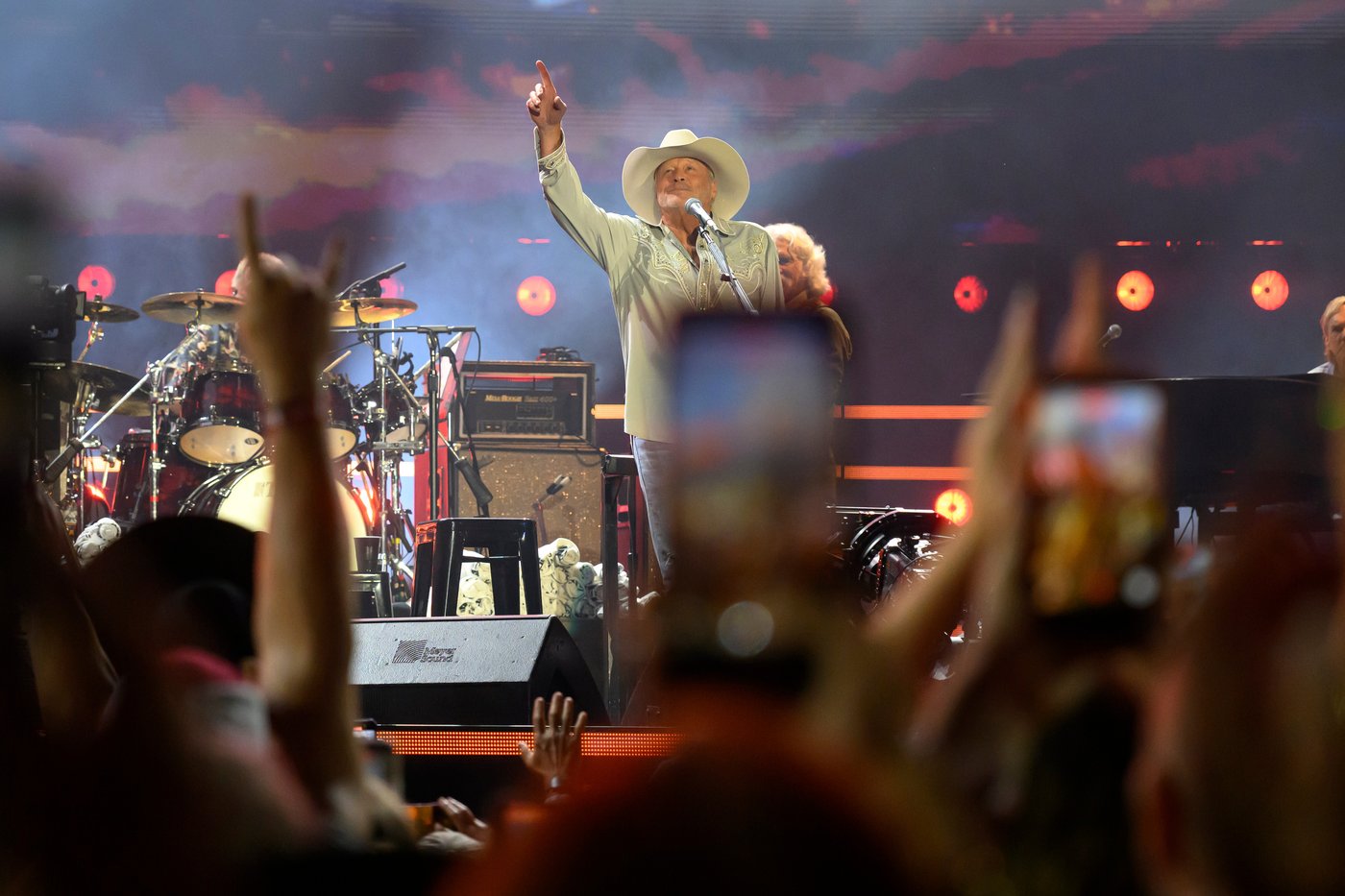Inside country legend Alan Jackson's triumphant finale concert | iNFOnews.ca Inside country legend Alan Jackson's triumphant finale concert | iNFOnews.ca
