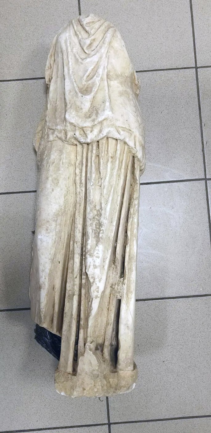 A 2,000-year-old statue is found abandoned in a garbage bag in Greece | iNFOnews.ca A 2,000-year-old statue is found abandoned in a garbage bag in Greece | iNFOnews.ca