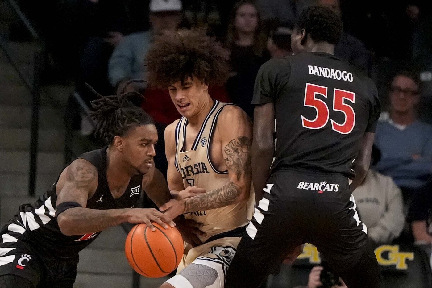 Mitchell leads No. 18 Cincinnati in rout of Georgia Tech 81-58 | iNFOnews.ca Mitchell leads No. 18 Cincinnati in rout of Georgia Tech 81-58 | iNFOnews.ca