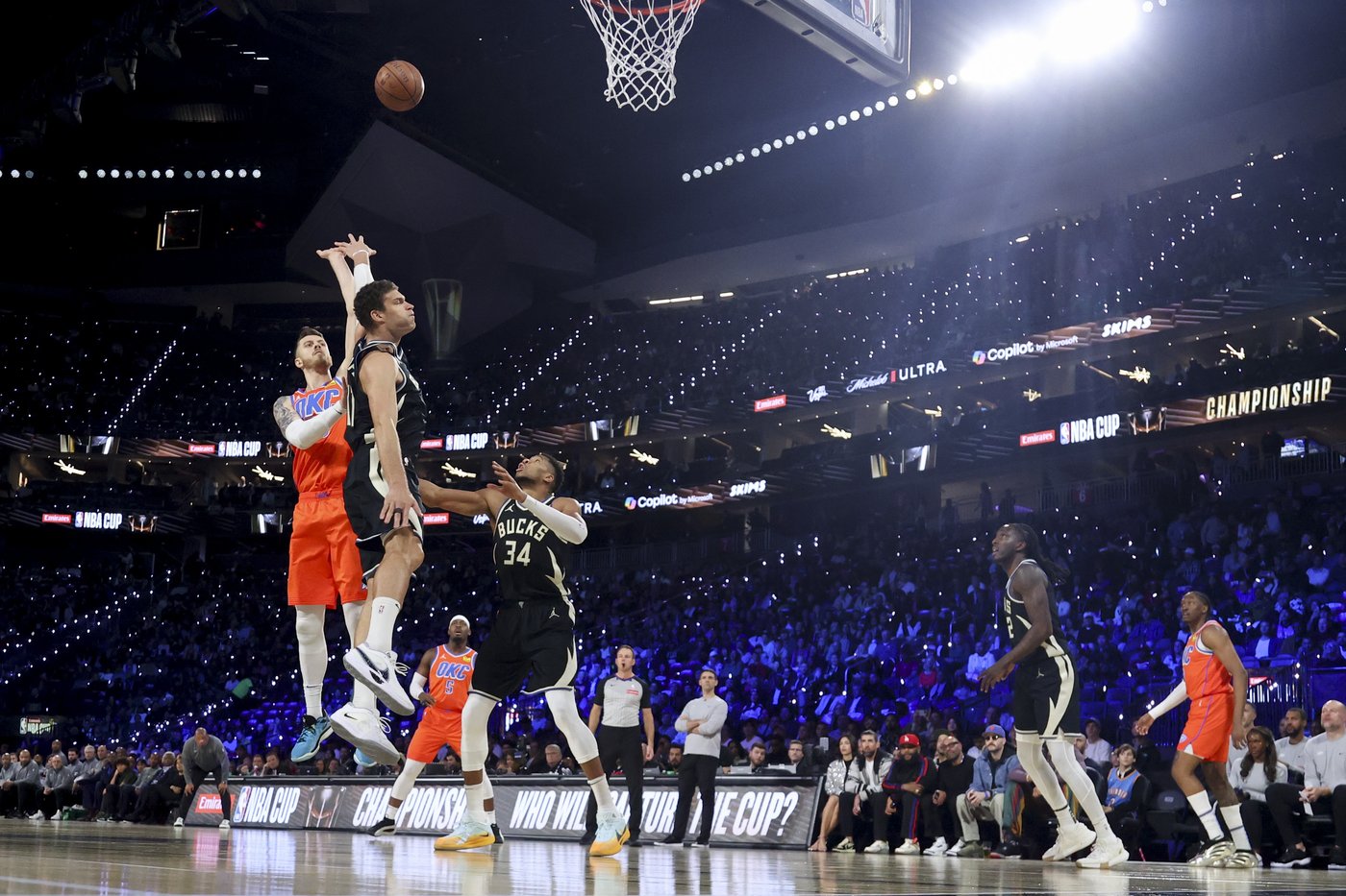 Giannis, Bucks use 3-point barrage to beat Thunder 97-81 for NBA Cup title | iNFOnews.ca