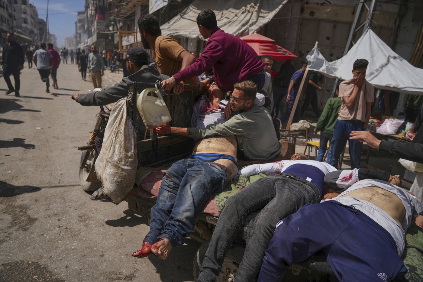 Strikes across Gaza kill at least 92 as Israel prepares to ramp up its offensive | iNFOnews.ca Strikes across Gaza kill at least 92 as Israel prepares to ramp up its offensive | iNFOnews.ca