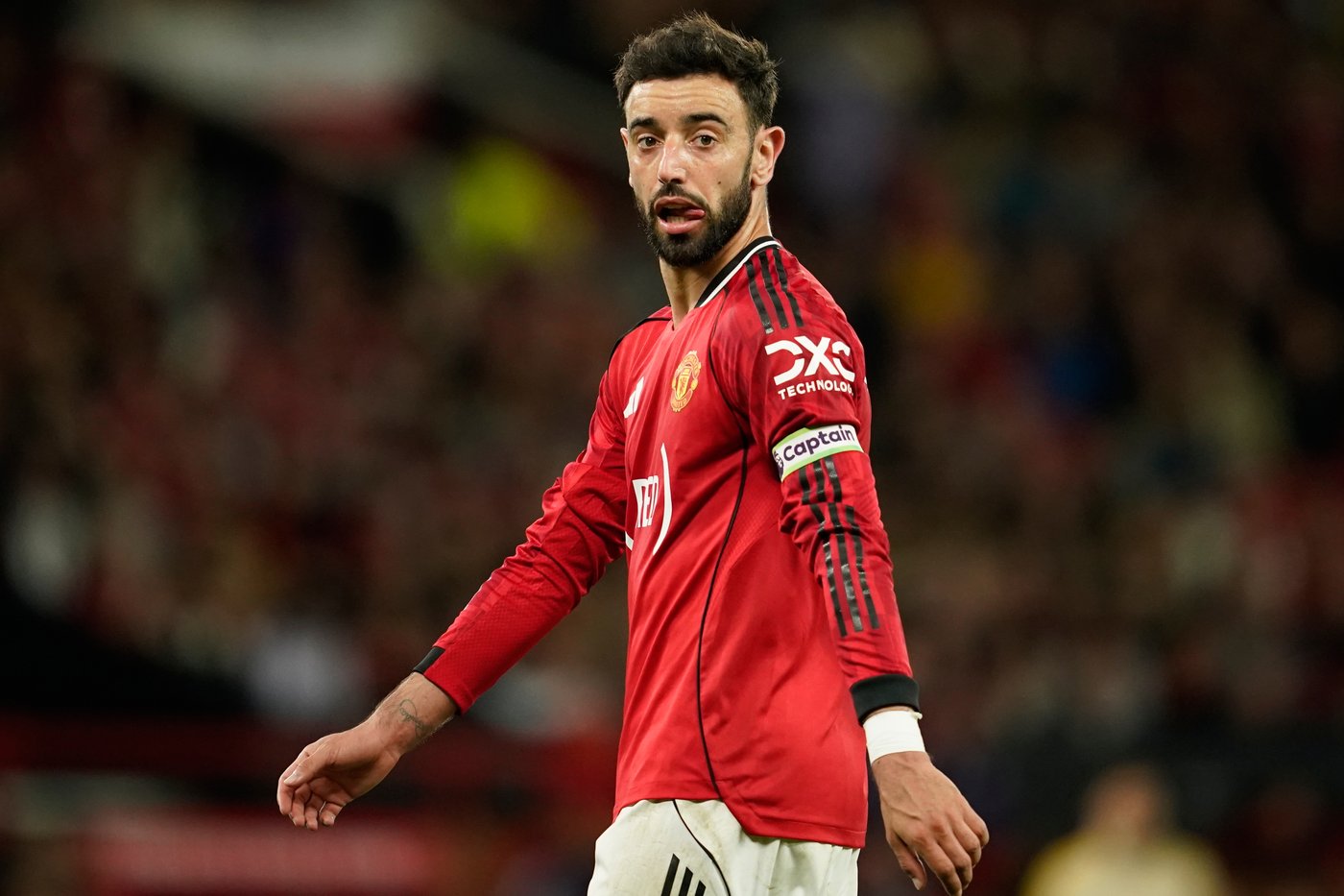 Bruno Fernandes and 'Bunny' Shaw win soccer writers' awards in England | iNFOnews.ca