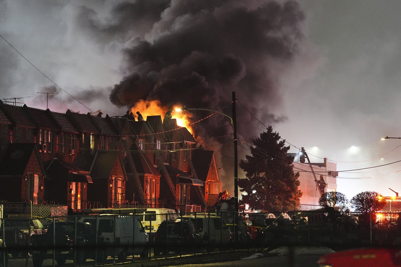 A medical plane carrying a child patient and 5 others crashes in Philadelphia, setting homes ablaze | iNFOnews.ca A medical plane carrying a child patient and 5 others crashes in Philadelphia, setting homes ablaze | iNFOnews.ca