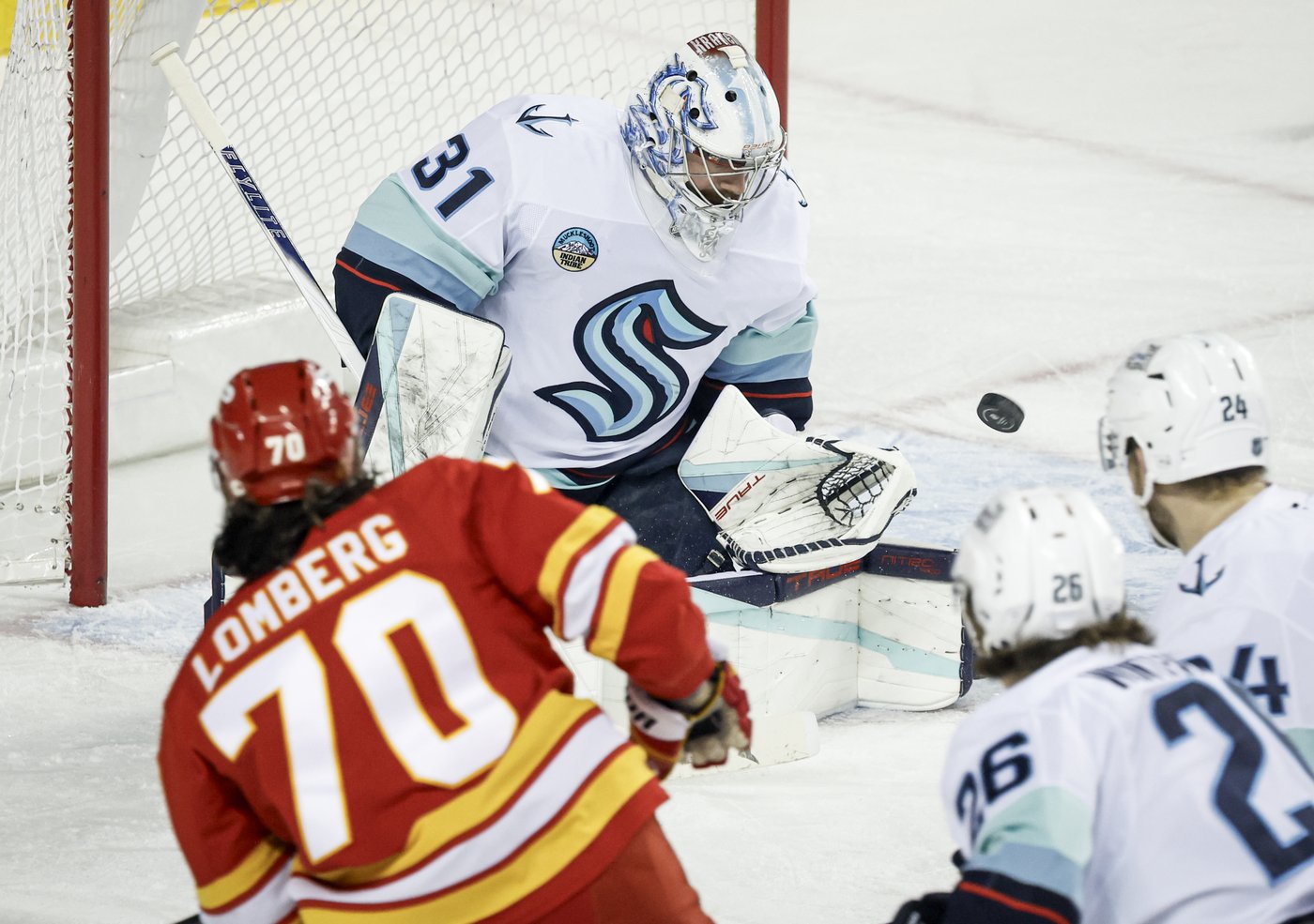 Grubauer finding his groove as Kraken keep rolling | iNFOnews.ca