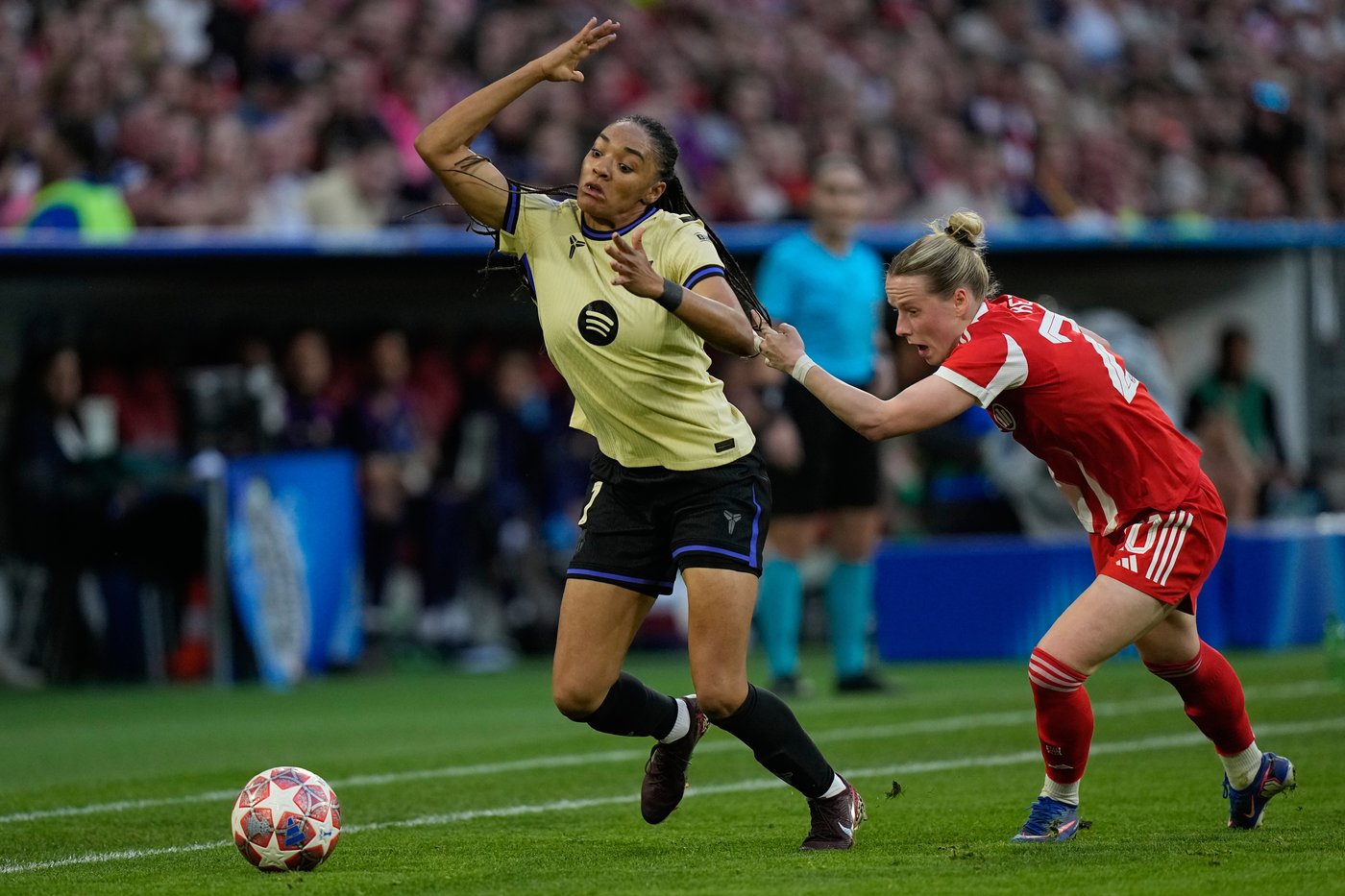 Bayern suffers hair-pull red card in draw with Barça in Women's Champions League semifinal | iNFOnews.ca