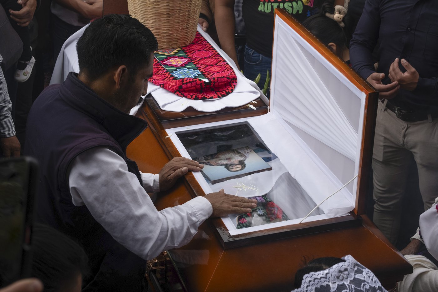 Burial held for Catholic priest and Indigenous peace activist killed in southern Mexico | iNFOnews.ca