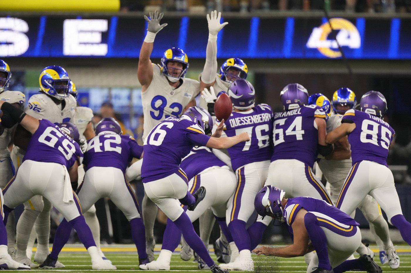 Vikings make specialist switches as kicker Reichard, long snapper DePaola land on injured reserve | iNFOnews.ca