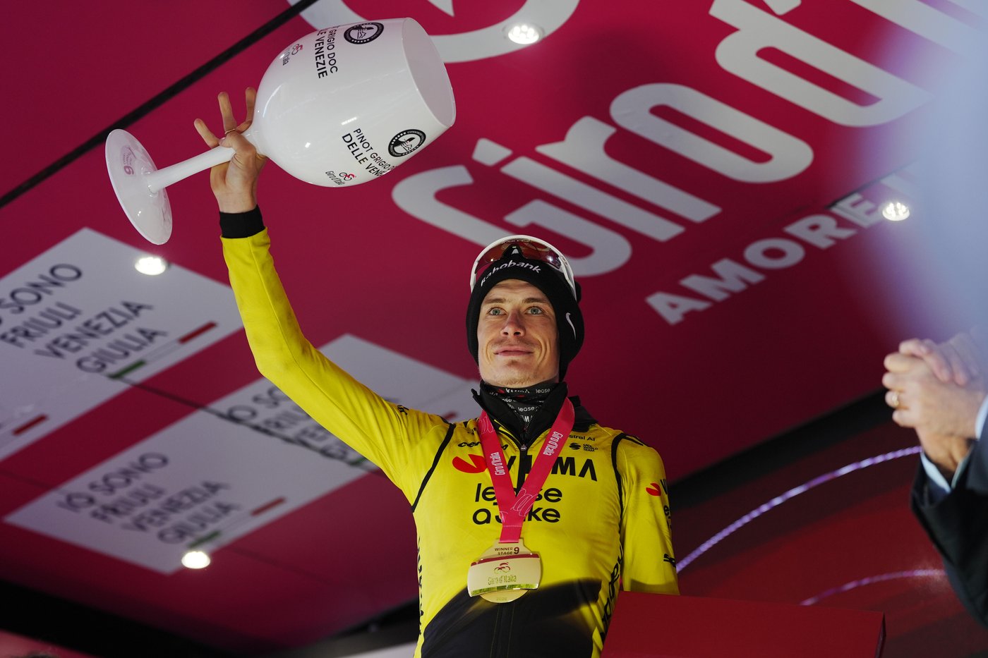 Vingegaard storms to another Giro stage win, slicing into Eulálio’s lead | iNFOnews.ca