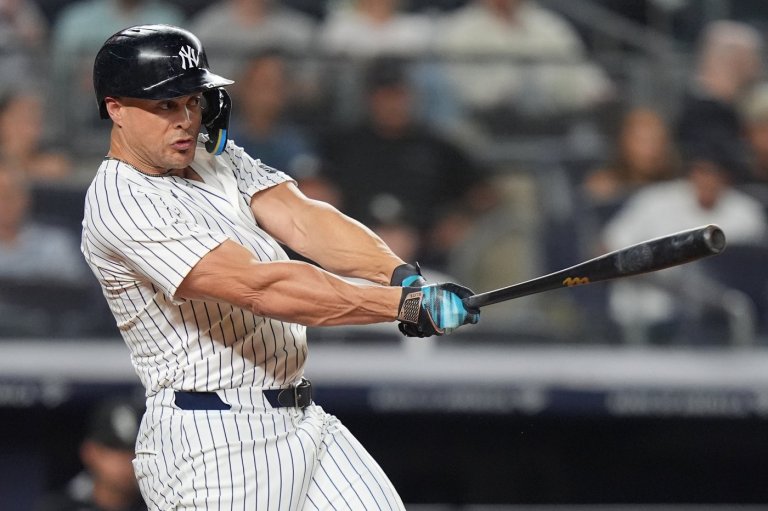 Yankees beat White Sox 5-3 behind Stanton and Rodón to stay tied with Toronto for AL East lead | iNFOnews.ca