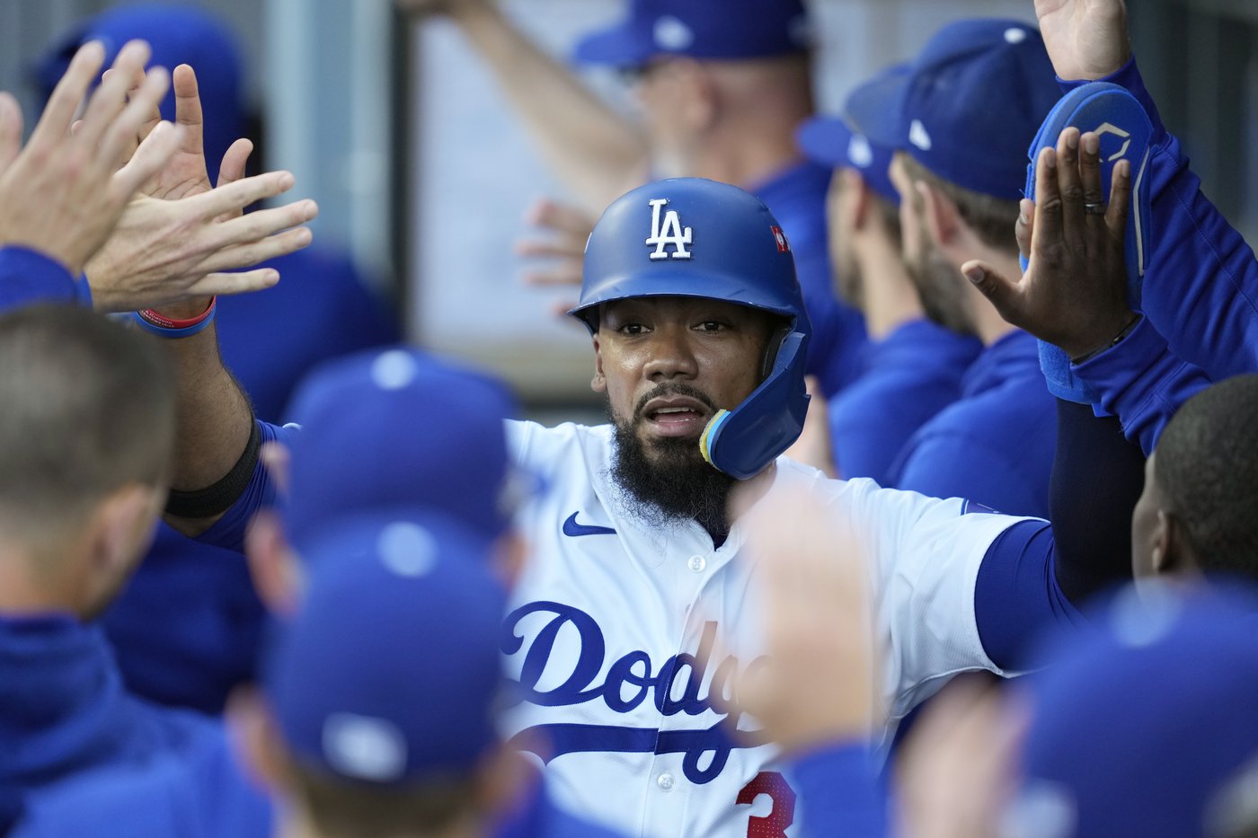 Dodgers set to re-sign outfielder Teoscar Hernández for $66 million over 3 years, AP source says | iNFOnews.ca