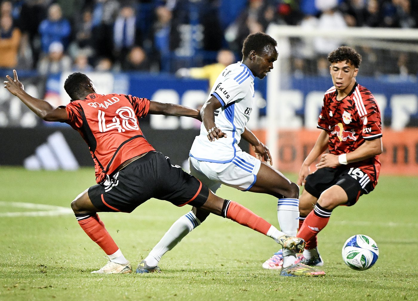 Red Bulls score twice in first half to charge past CF Montreal 2-0 | iNFOnews.ca