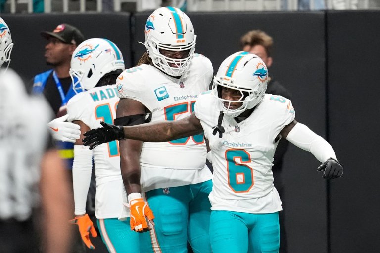 Tua Tagovailoa throws 4 TD passes as Dolphins overwhelm Falcons 34-10 to end 3-game losing streak | iNFOnews.ca Tua Tagovailoa throws 4 TD passes as Dolphins overwhelm Falcons 34-10 to end 3-game losing streak | iNFOnews.ca
