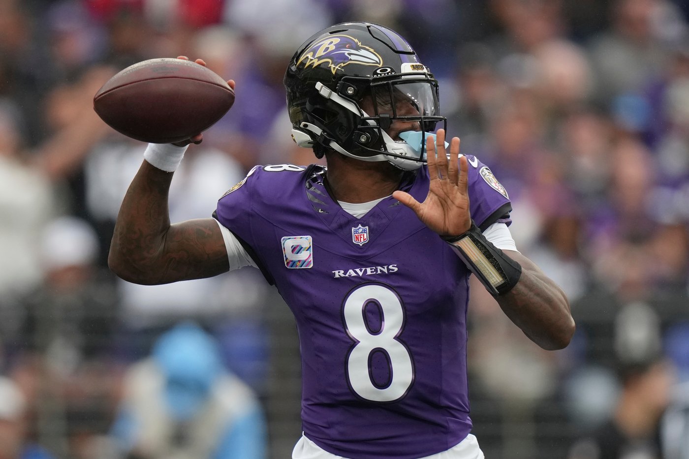 Lamar Jackson sits out 2nd half with a sprained left ankle that the Ravens hope isn't too severe | iNFOnews.ca
