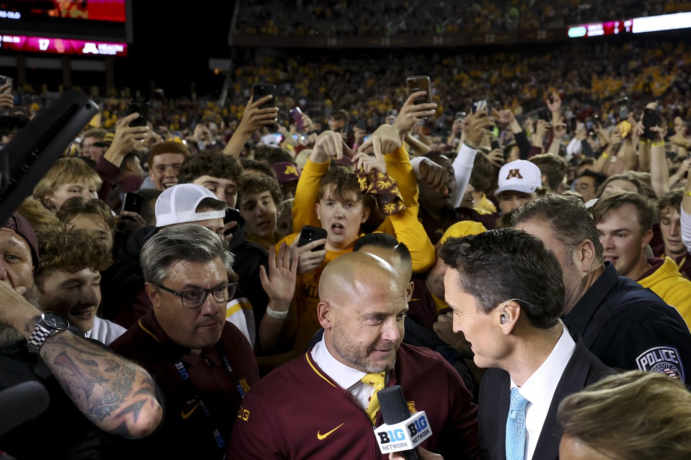 Minnesota upsets No. 11 USC 24-17 on Brosmer's 4th-and-goal sneak with 56 seconds left | iNFOnews.ca Minnesota upsets No. 11 USC 24-17 on Brosmer's 4th-and-goal sneak with 56 seconds left | iNFOnews.ca