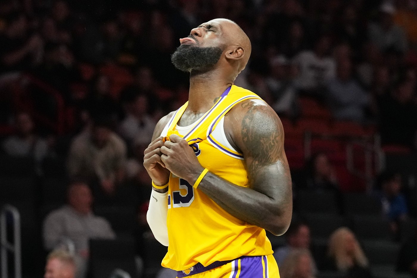 Another record for LeBron: He ties Robert Parish by appearing in his 1,611th NBA regular-season game | iNFOnews.ca Another record for LeBron: He ties Robert Parish by appearing in his 1,611th NBA regular-season game | iNFOnews.ca