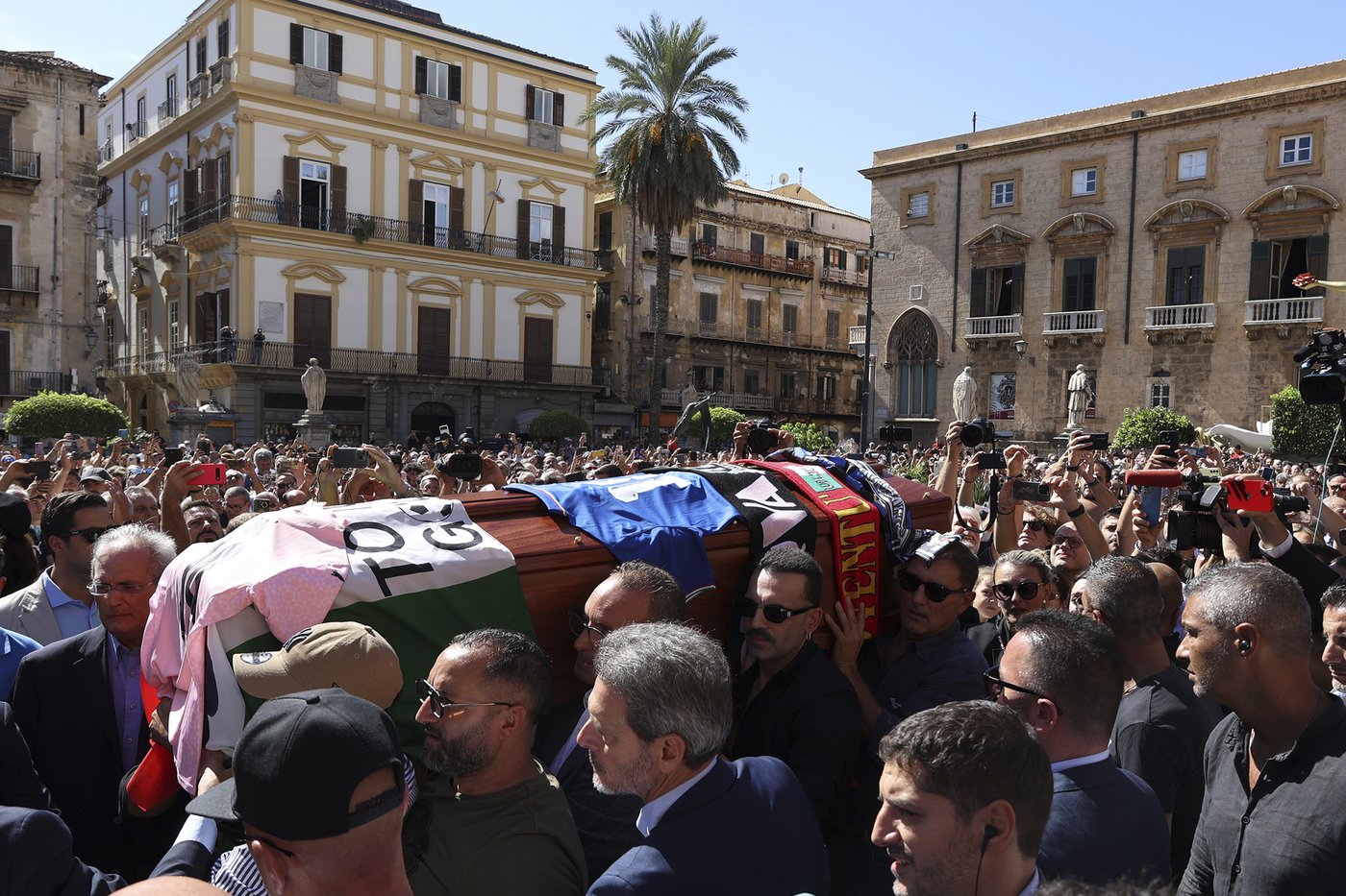 Thousands turn up at funeral of Italian World Cup hero Salvatore “Totò” Schillaci | iNFOnews.ca