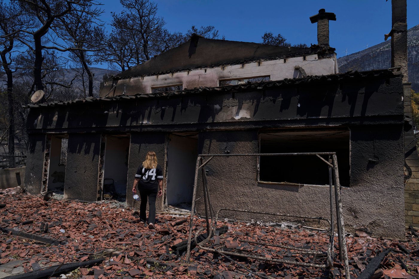 Firefighters scramble to contain fires outside Athens before winds and high temperatures return | iNwheels