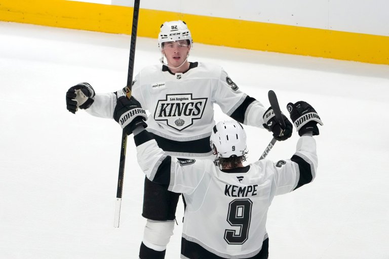 Kings blow 3-goal lead but Clarke scores late to beat Sharks 4-3 | iNFOnews.ca Kings blow 3-goal lead but Clarke scores late to beat Sharks 4-3 | iNFOnews.ca