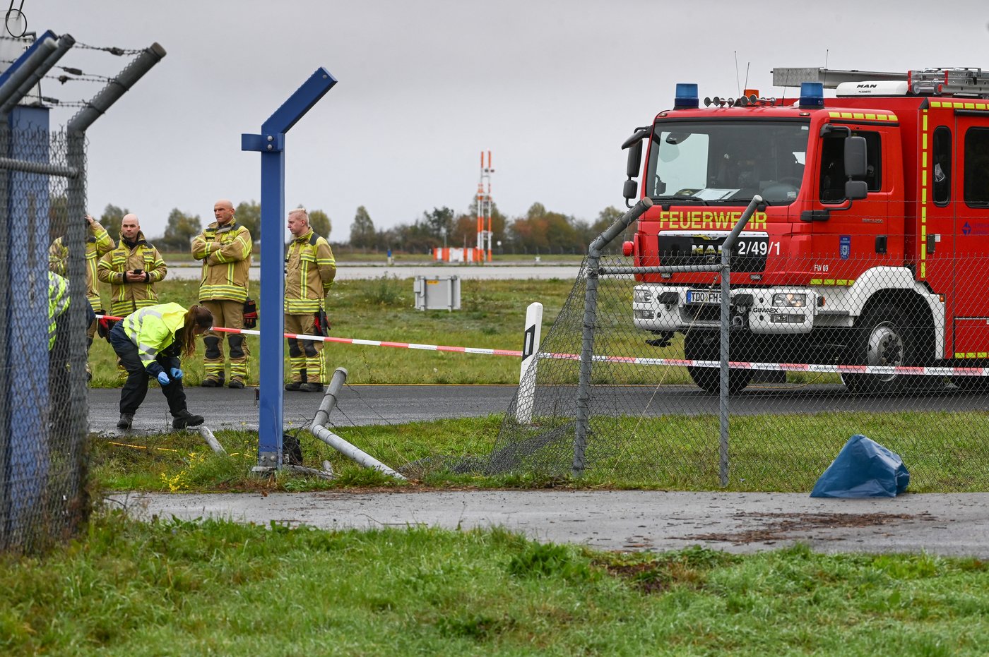 German authorities investigate a hole cut into a fence at Leipzig airport | iNFOnews.ca German authorities investigate a hole cut into a fence at Leipzig airport | iNFOnews.ca