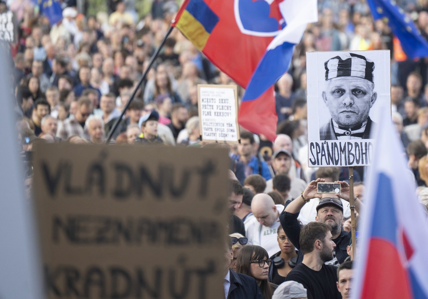 Thousands rally across Slovakia against austerity measures and pro-Russian policies | iNFOnews.ca Thousands rally across Slovakia against austerity measures and pro-Russian policies | iNFOnews.ca