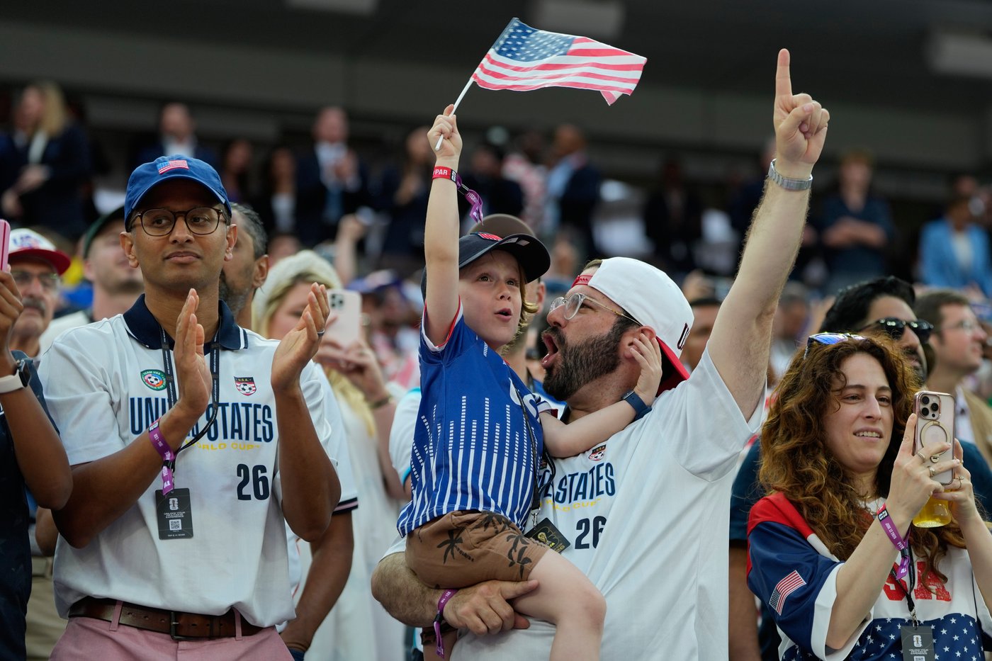 Roaring crowds in stars and stripes show up for the US team, and soccer's moment in their country | iNFOnews.ca Roaring crowds in stars and stripes show up for the US team, and soccer's moment in their country | iNFOnews.ca