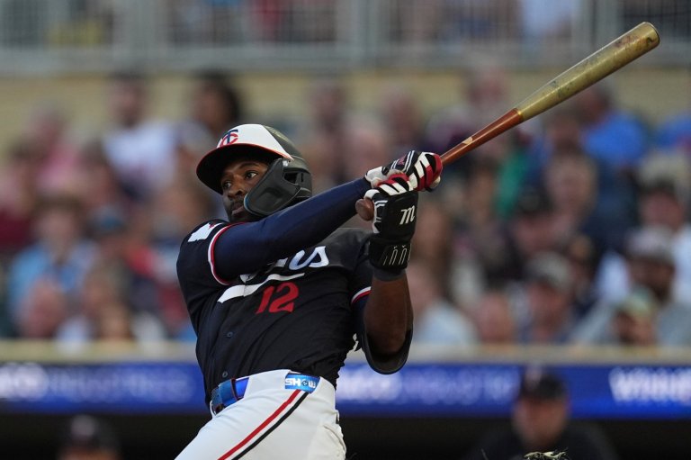 Twins' Culpepper leaves game after getting hit by pitch; X-rays negative | iNFOnews.ca
