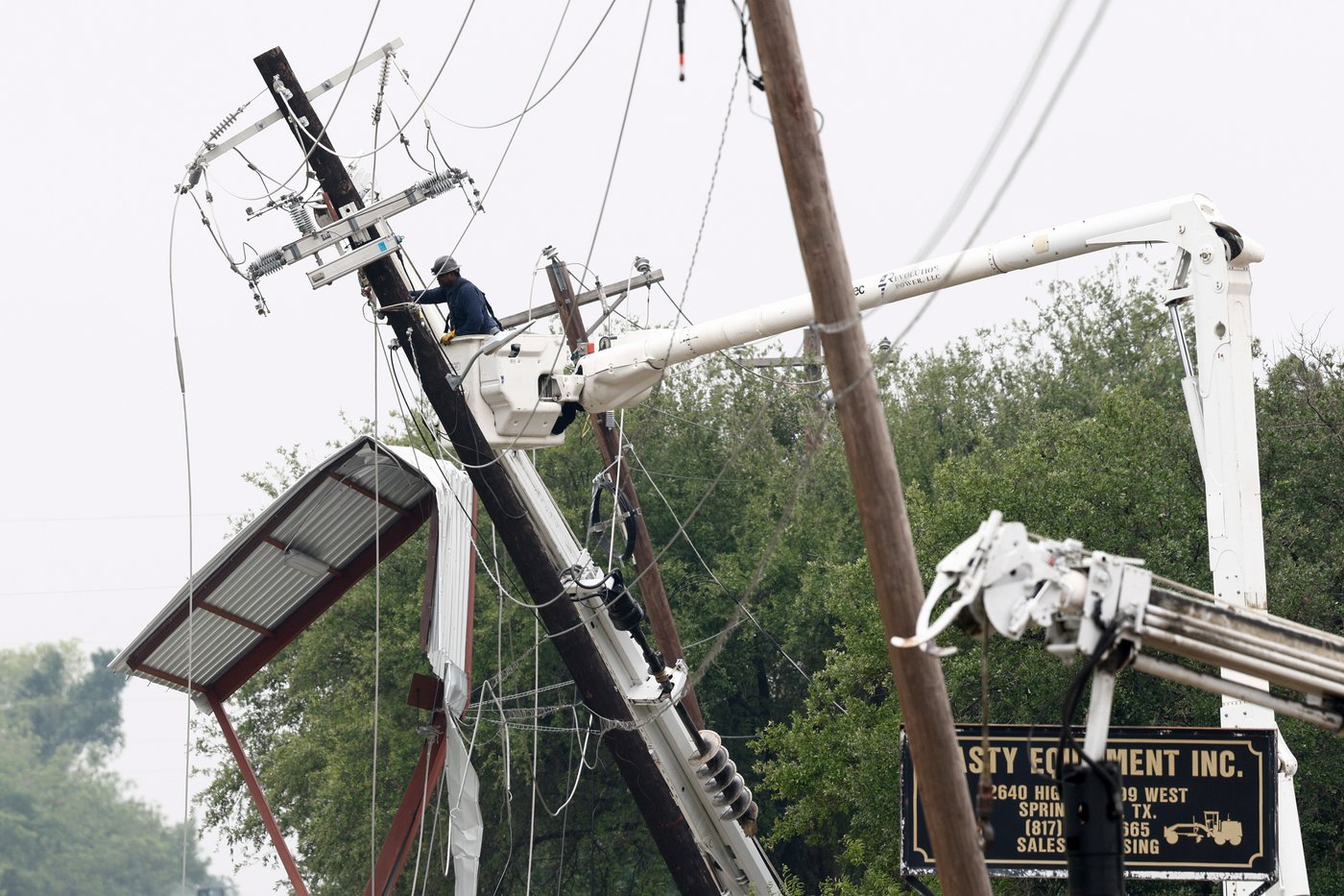 Fast-moving storms batter the Midwest, flooding streets and stranding commuters | iNFOnews.ca Fast-moving storms batter the Midwest, flooding streets and stranding commuters | iNFOnews.ca