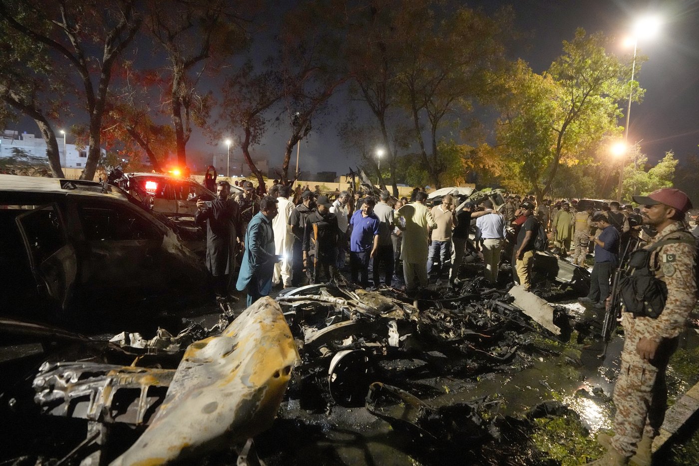 An explosion outside the Karachi, Pakistan, airport kills 2 workers from China and injures others | iNFOnews.ca