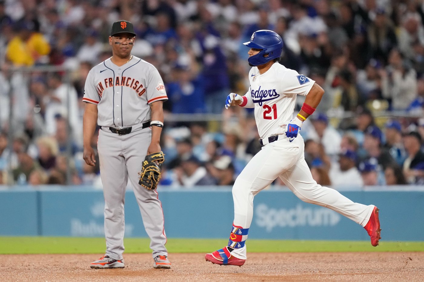 Ohtani throws 7 scoreless innings as Dodgers beat Giants 4-0 to end 4-game losing streak | iNFOnews.ca