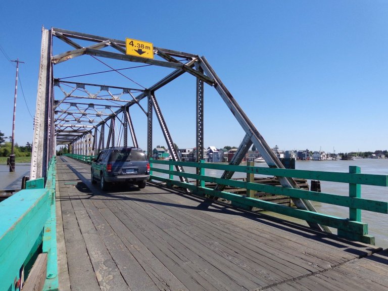 Metro Vancouver bridge linking Westham Island damaged, closed to vehicle traffic | iNFOnews.ca