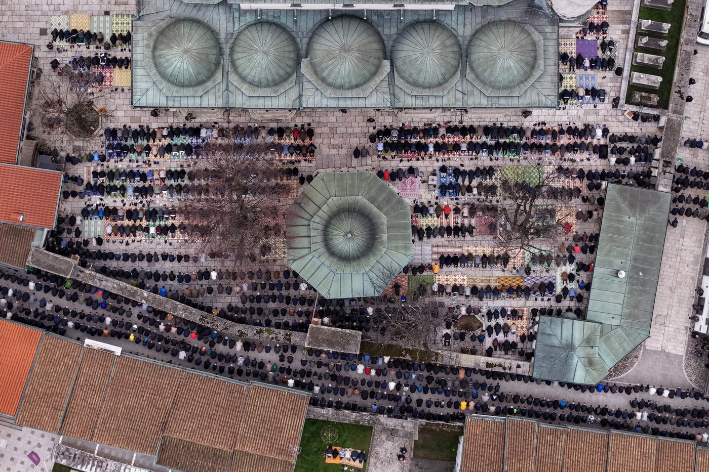 A look at celebrations for Eid al-Fitr around the world, in photos | iNFOnews.ca