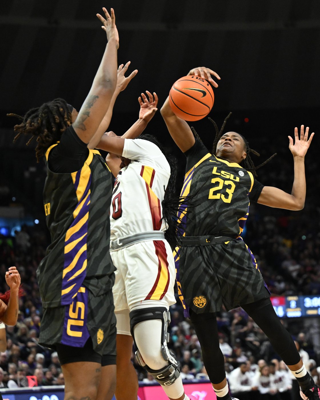 No. 3 South Carolina beats No. 6 LSU 79-72, extending winning streak against the Tigers to 18 games | iNFOnews.ca No. 3 South Carolina beats No. 6 LSU 79-72, extending winning streak against the Tigers to 18 games | iNFOnews.ca
