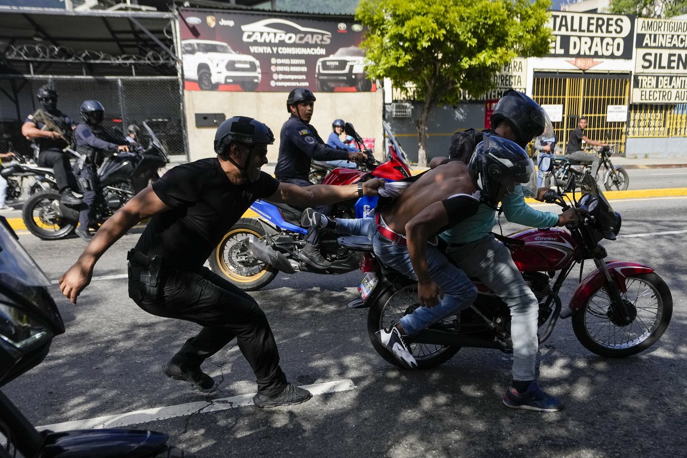 Venezuela's opposition leader defies Maduro to lead protests that end in confusing arrest claims | iNFOnews.ca Venezuela's opposition leader defies Maduro to lead protests that end in confusing arrest claims | iNFOnews.ca