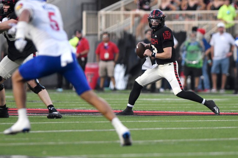 QB Behren Morton exits No. 9 Texas Tech's game against Kansas with apparent lower leg injury | iNFOnews.ca