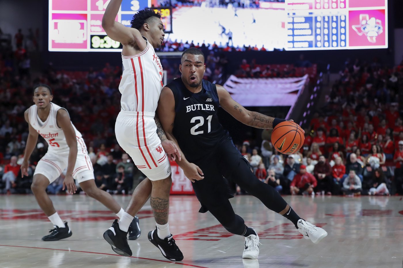 L.J. Cryer scores 18 of his 20 points in 2nd half and No. 17 Houston beats Butler 79-51 | iNFOnews.ca
