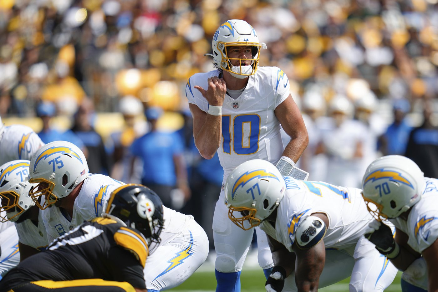 Mahomes and Chiefs could be in for another close finish when they visit Chargers on Sunday | iNFOnews.ca