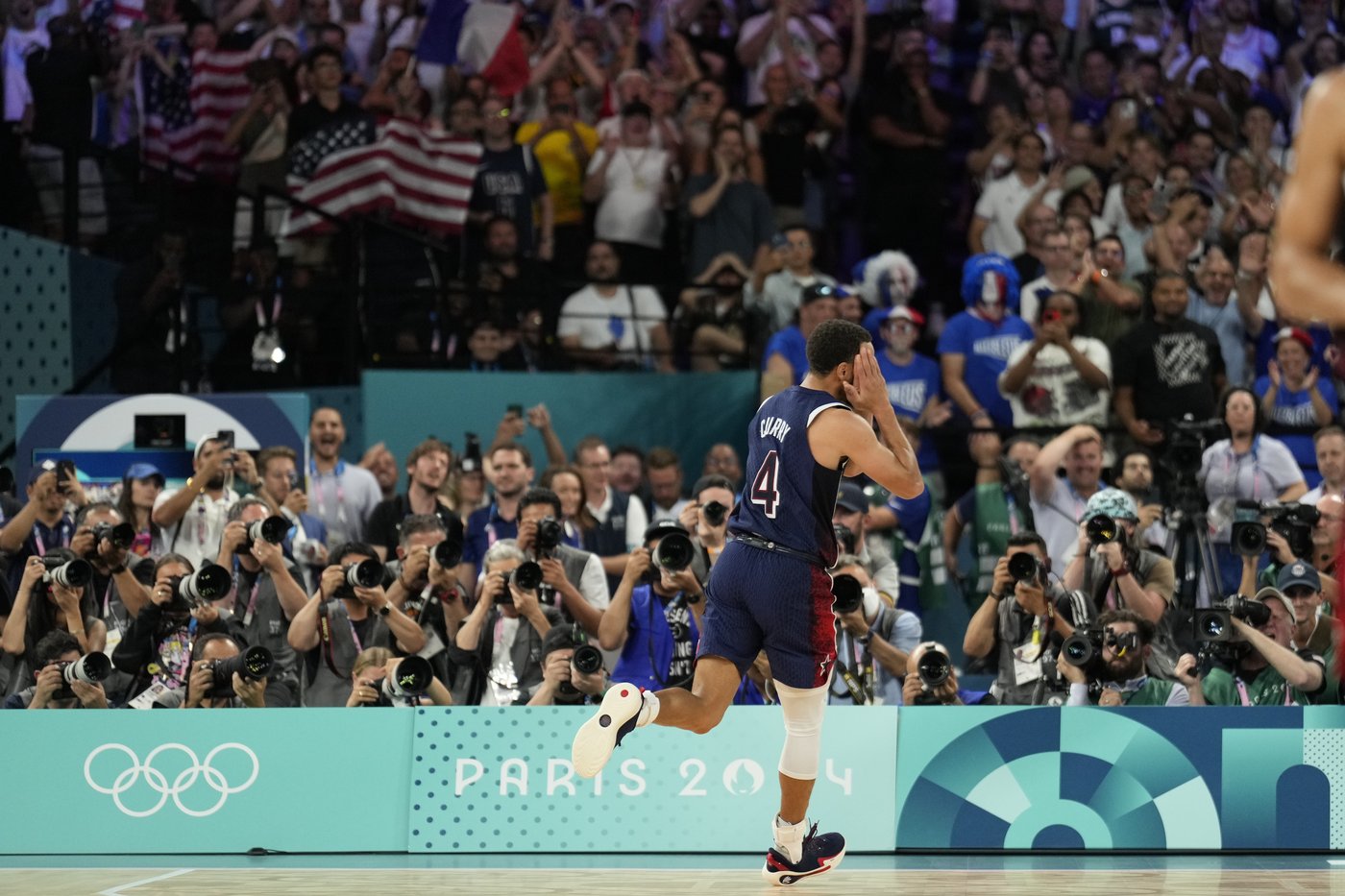Stephen Curry's gold-medal summer and 'nuit nuit' gesture still resonates as NBA camps open | iNFOnews.ca