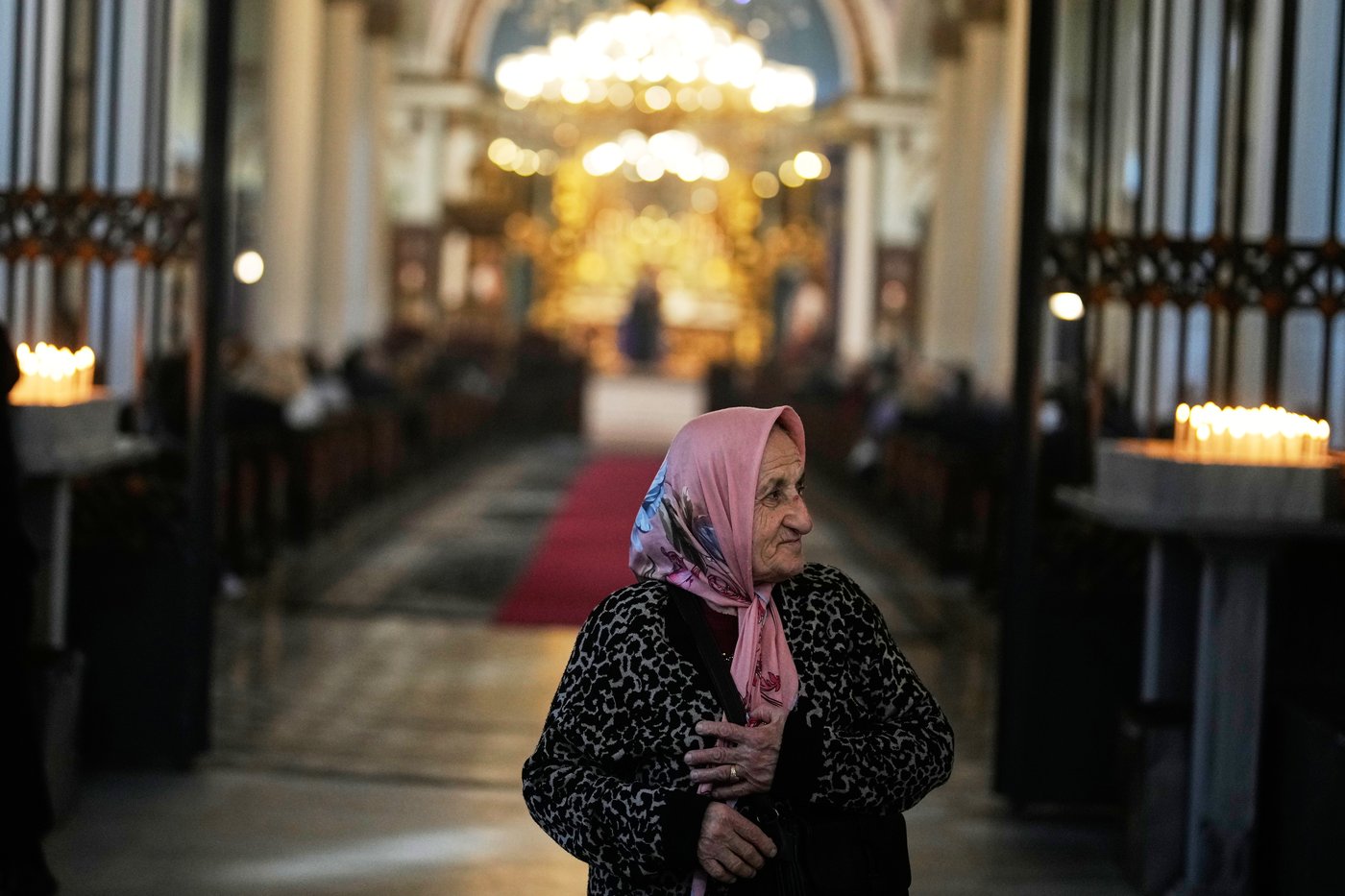 Pope Leo XIV prays at Armenian cathedral in Istanbul as Turkey and Armenia attempt reconciliation | iNFOnews.ca