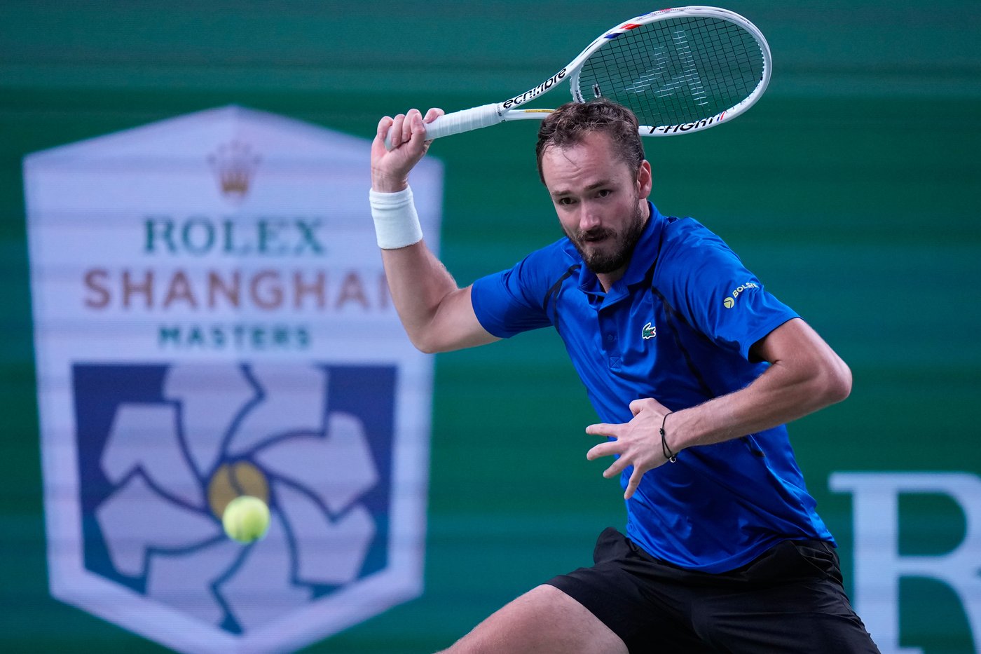 Medvedev beats longtime rival Tsitsipas and advances to Shanghai Masters quarterfinals | iNFOnews.ca