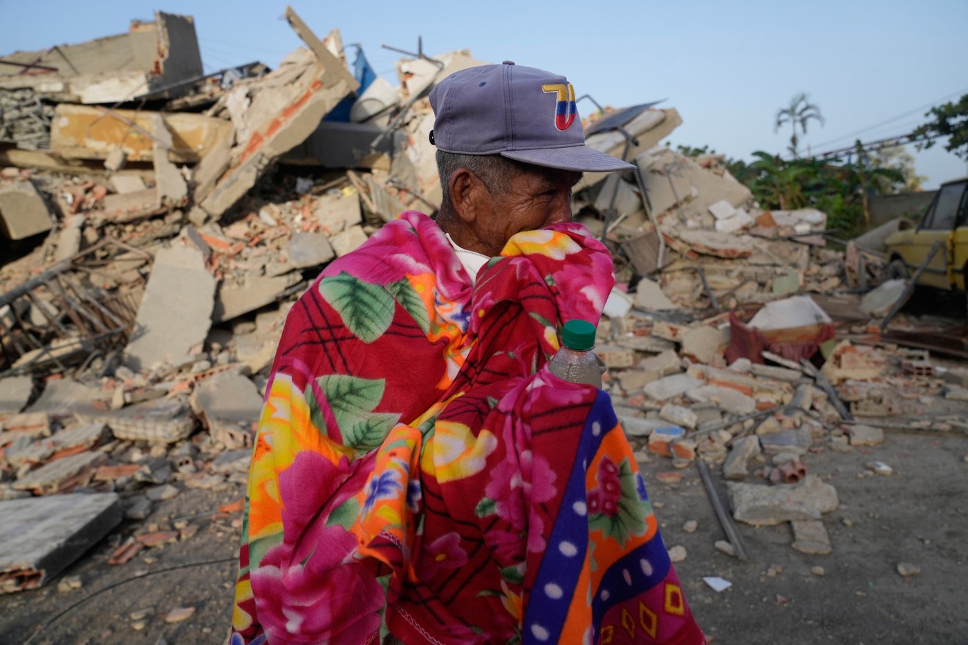 Venezuelans sleep in cars and under trees as they question where they'll live after the earthquakes | iNFOnews.ca Venezuelans sleep in cars and under trees as they question where they'll live after the earthquakes | iNFOnews.ca