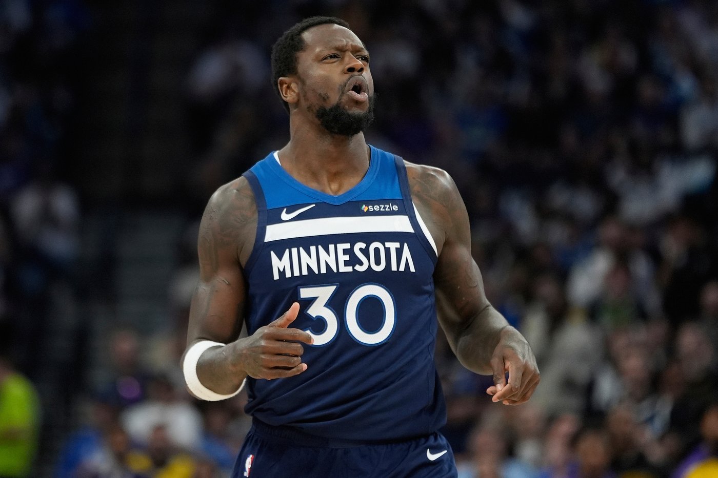 Timberwolves push Lakers to edge of elimination with 116-113 comeback win behind Edwards' 43 points | iNFOnews.ca