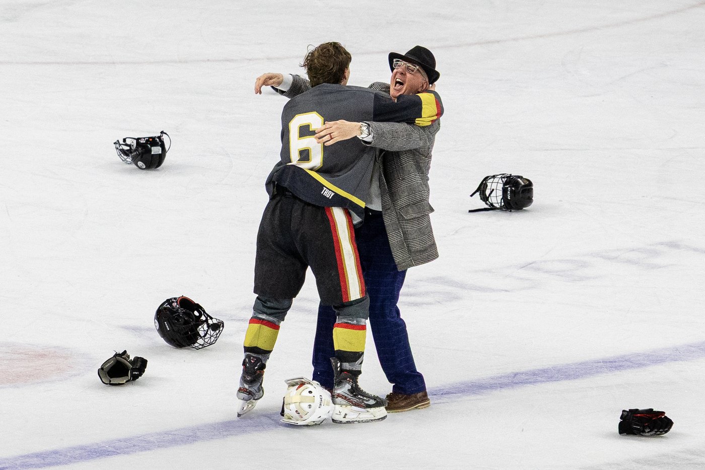 Rhode Island high school hockey team rallies to championship after fatal ice rink shooting | iNFOnews.ca Rhode Island high school hockey team rallies to championship after fatal ice rink shooting | iNFOnews.ca