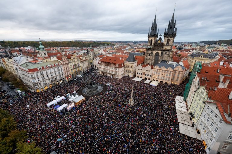 Thousands protest in Prague as government advances public media funding overhaul | iNFOnews.ca