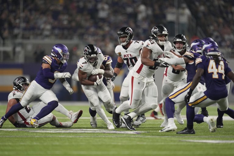 Falcons trample J.J. McCarthy and the Vikings 22-6 behind Bijan Robinson's running, dominant defense | iNFOnews.ca