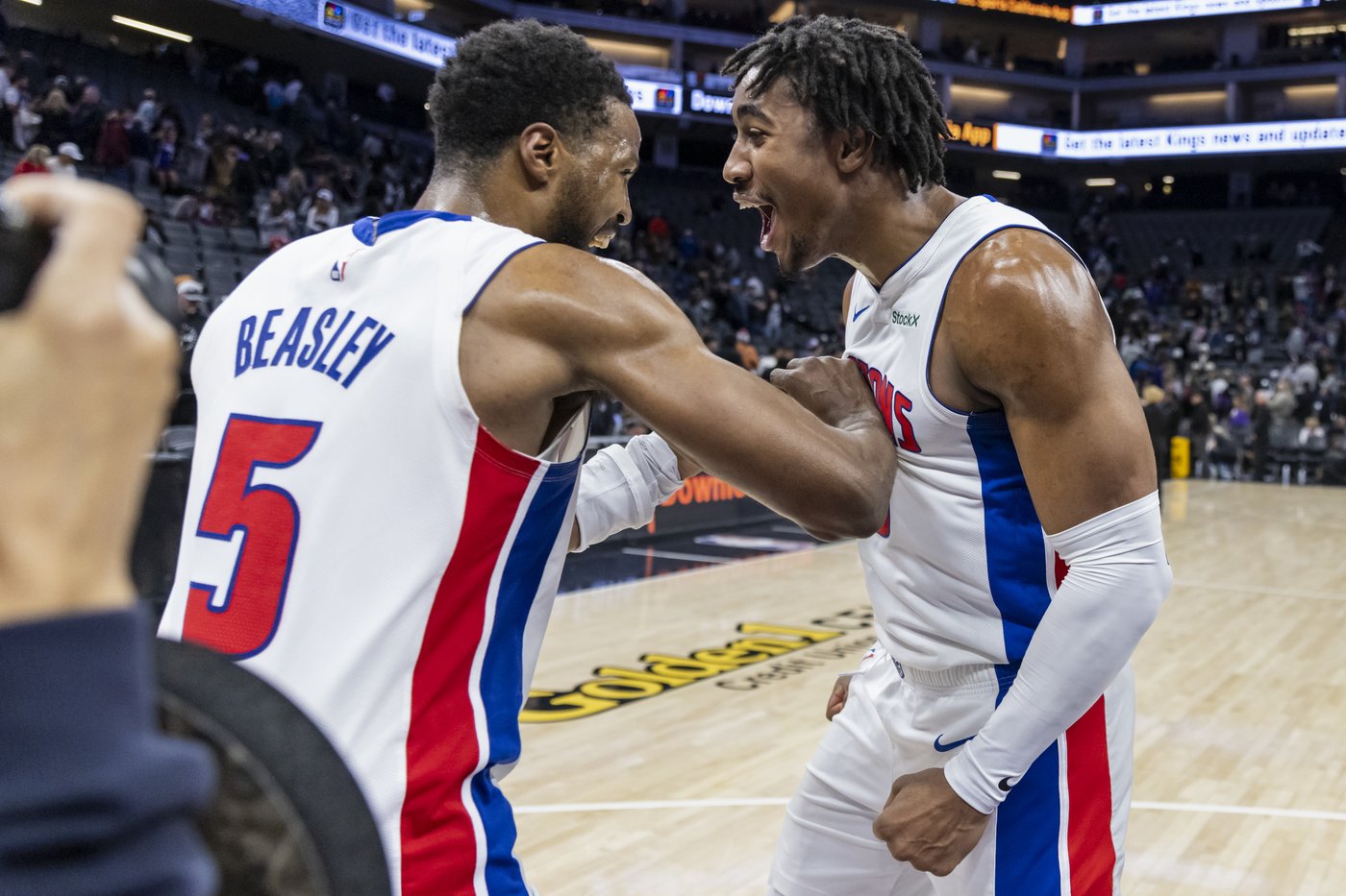 Jaden Ivey's 4-point play with 3 seconds left rallies Pistons past Kings 114-113 | iNFOnews.ca